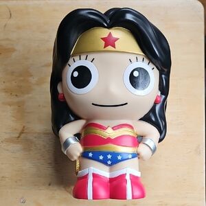 WONDER WOMEN FIGURAL BANK